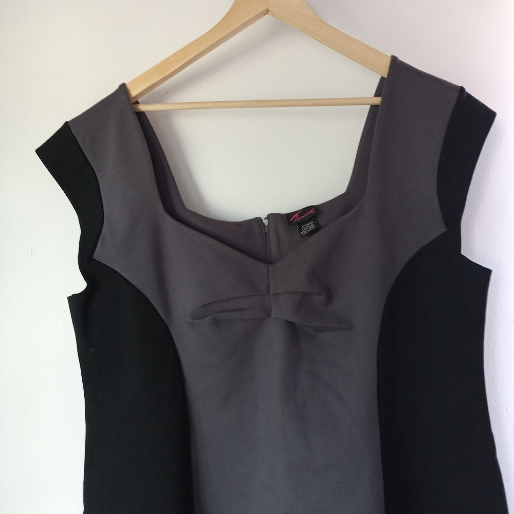 Torrid 24 Colorblock Dress - Picture 4 of 10